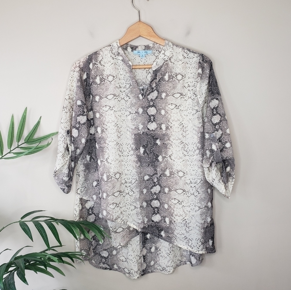 She & Sky Snakeskin Criss Cross Hem Blouse Size Small